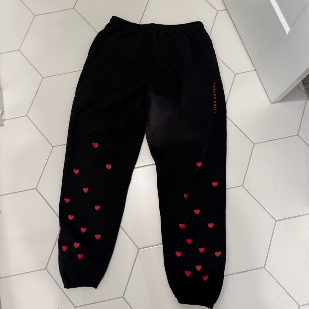 Auth. Taylor Swift Black Lovers Women’s Sweatpants & Red Hearts on leg, Size L